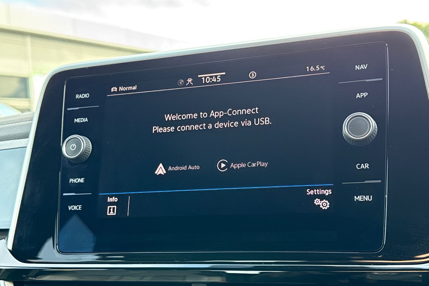 Used Volkswagen T-Roc 2023 for sale - 76006851: Photo 30