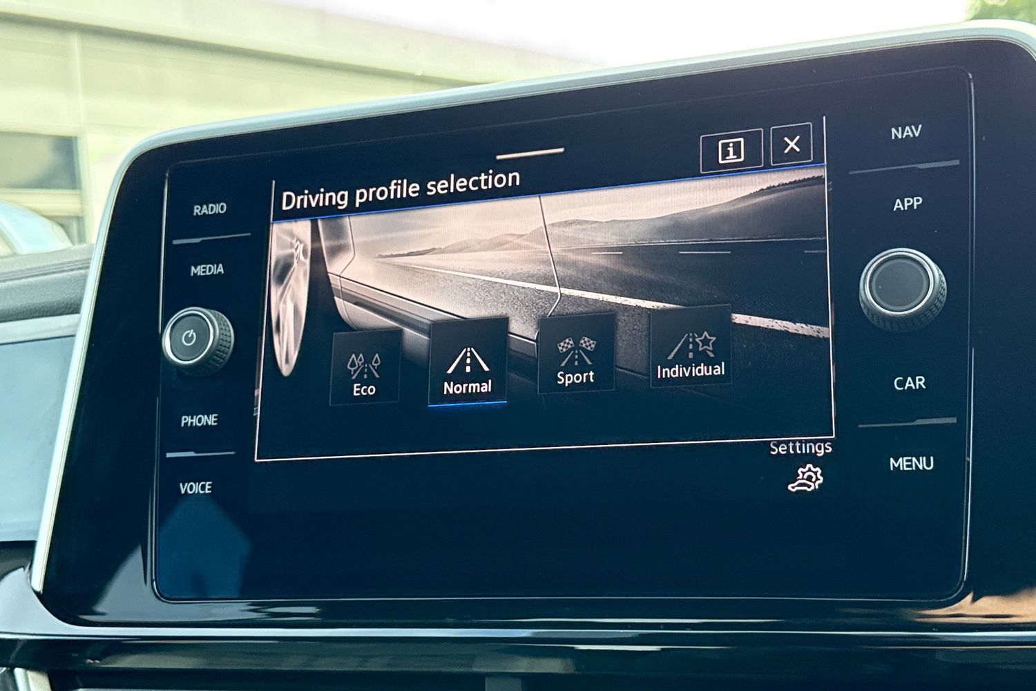 Used Volkswagen T-Roc 2023 for sale - 76006851: Photo 33