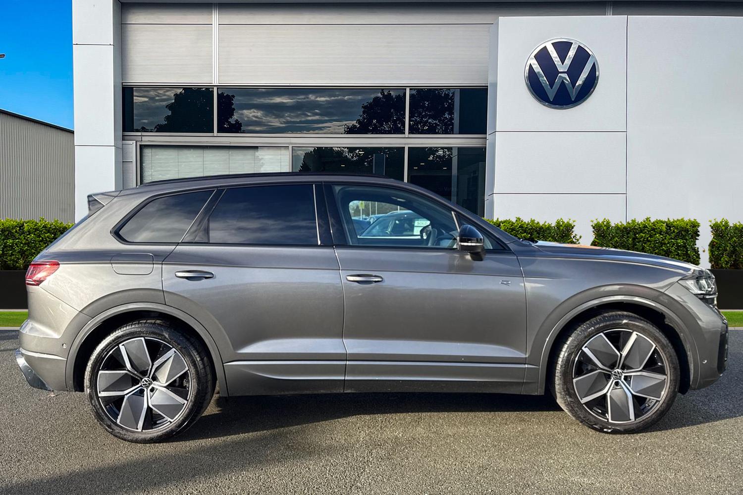 Used Volkswagen Touareg 2025 for sale - 77233233: Photo 3