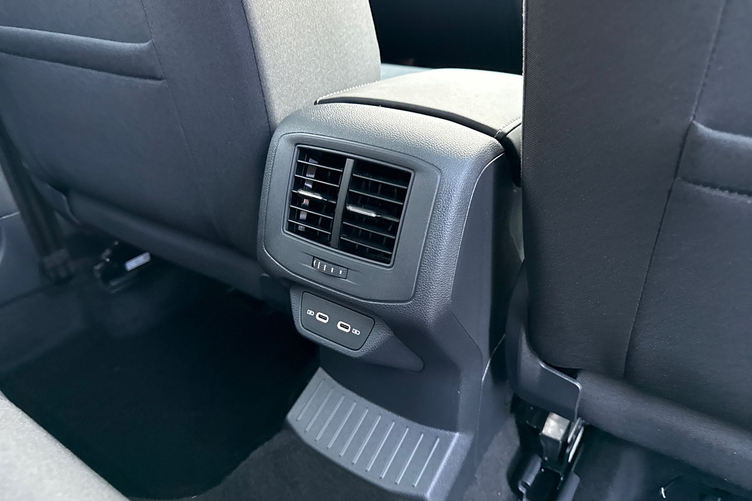 Used Volkswagen T-Roc 2025 for sale - 76985352: Photo 30