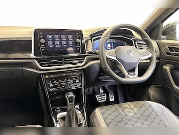 Used Volkswagen T-Roc 2025 for sale - 76300339: Photo 2