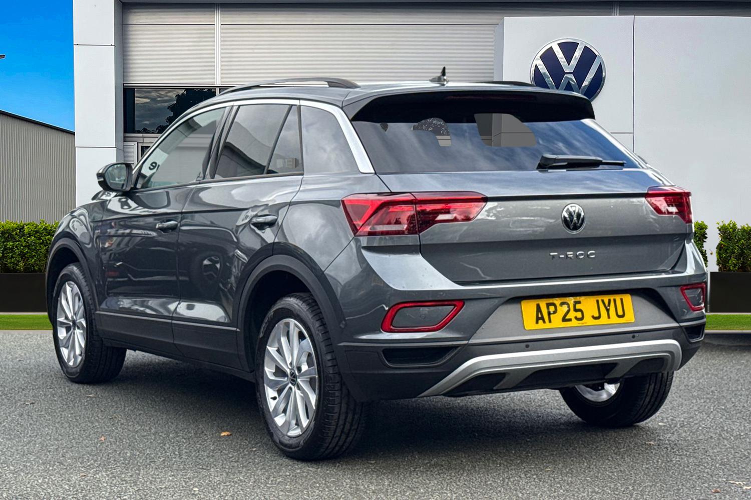 Used Volkswagen T-Roc 2025 for sale - 76324049: Photo 2