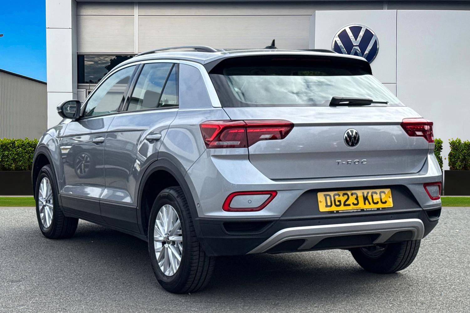Used Volkswagen T-Roc 2023 for sale - 76119884: Photo 2