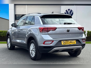 Used Volkswagen T-Roc 2023 for sale - 76119884: Photo 2