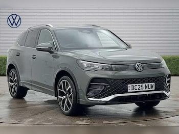 2025 - 1.5 TSI 272 eHybrid R-Line 5dr DSG | Panoramic Sunroof | Heated Seats