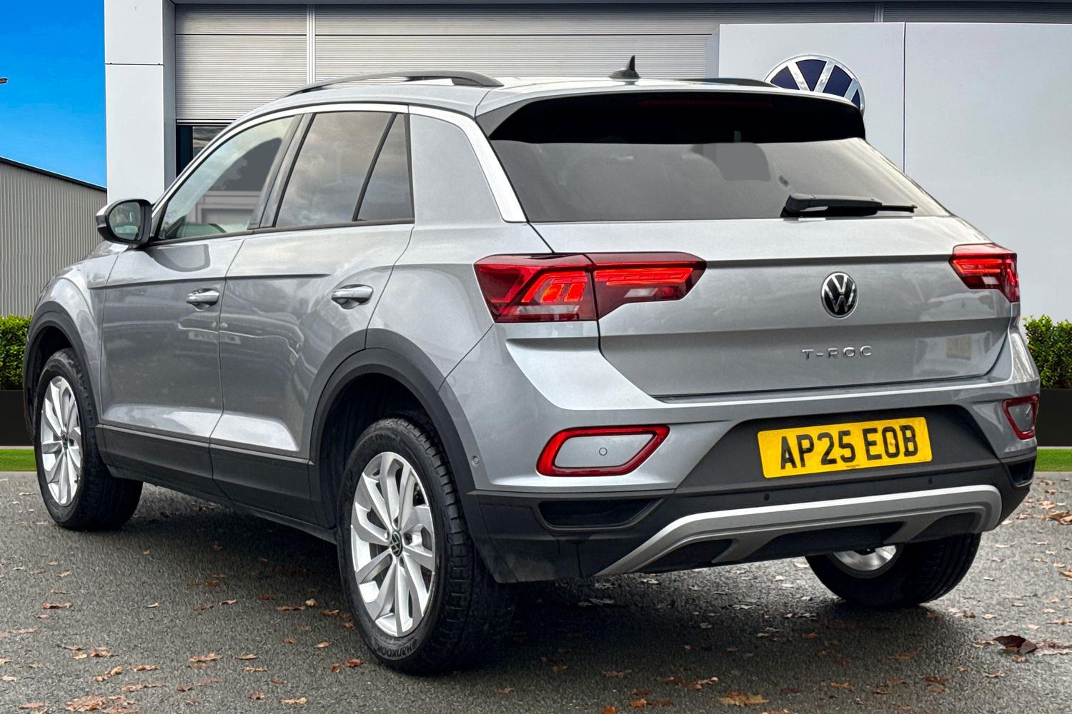 Used Volkswagen T-Roc 2025 for sale - 76876103: Photo 2