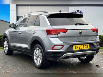 Used Volkswagen T-Roc 2025 for sale - 76876103: Photo