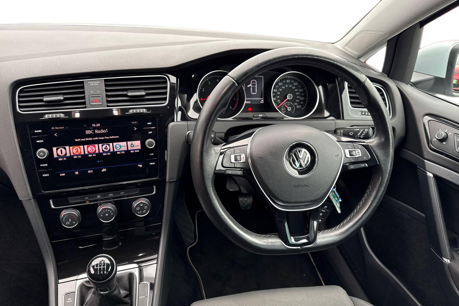 Used Volkswagen Golf 2017 for sale - 76502856: Photo 17