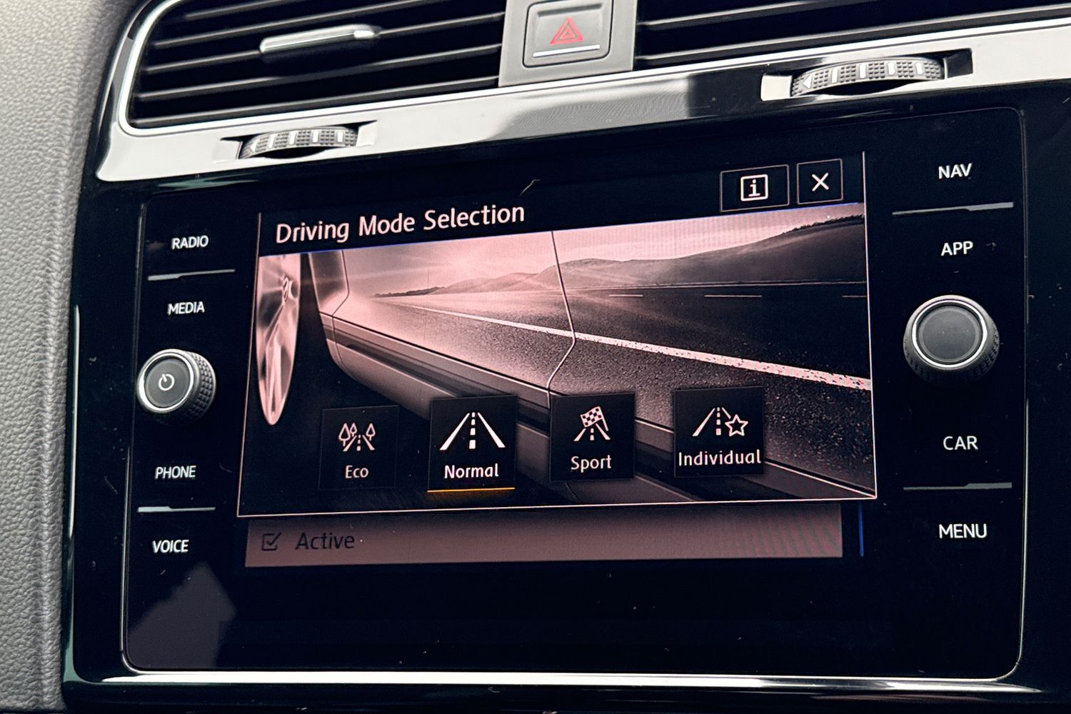 Used Volkswagen Golf 2017 for sale - 76502856: Photo 32