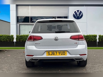 Used Volkswagen Golf 2017 for sale - 76502856: Photo