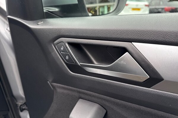 Used Volkswagen T-Roc 2023 for sale - 76274760: Photo 21
