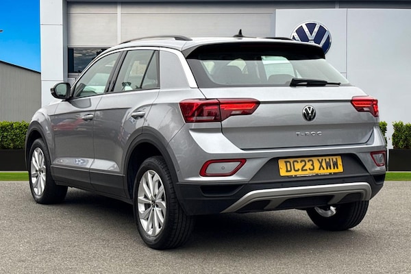 Used Volkswagen T-Roc 2023 for sale - 76274760: Photo 2