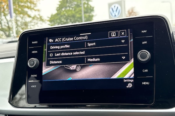 Used Volkswagen T-Roc 2023 for sale - 76274760: Photo 30
