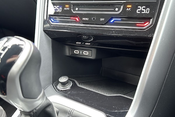 Used Volkswagen T-Roc 2023 for sale - 76274760: Photo 33