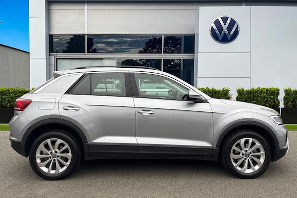 Used Volkswagen T-Roc 2023 for sale - 76274760: Photo 3