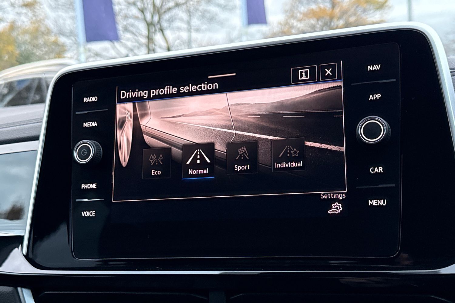 Used Volkswagen T-Roc 2025 for sale - 76469354: Photo 32