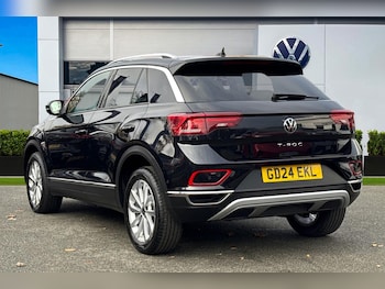 Used Volkswagen T-Roc 2024 for sale - 76697777: Photo