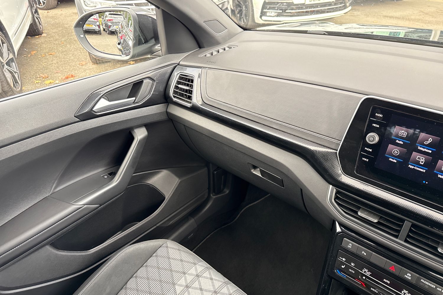 Used Volkswagen T-Cross 2024 for sale - 76385533: Photo 20