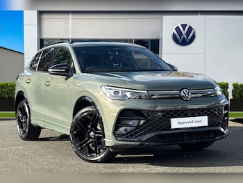 2025 - 2.0 TSI 204 4Motion Black Edition 5dr DSG | Pan Roof | Heated Seats