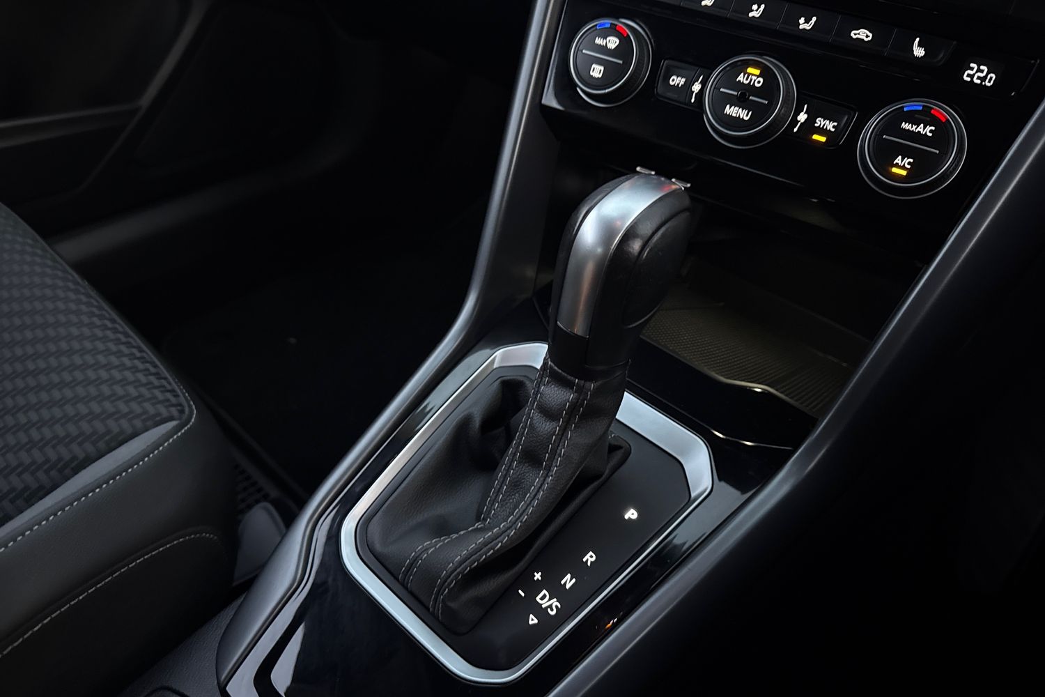 Used Volkswagen T-Roc 2021 for sale - 76902570: Photo 22