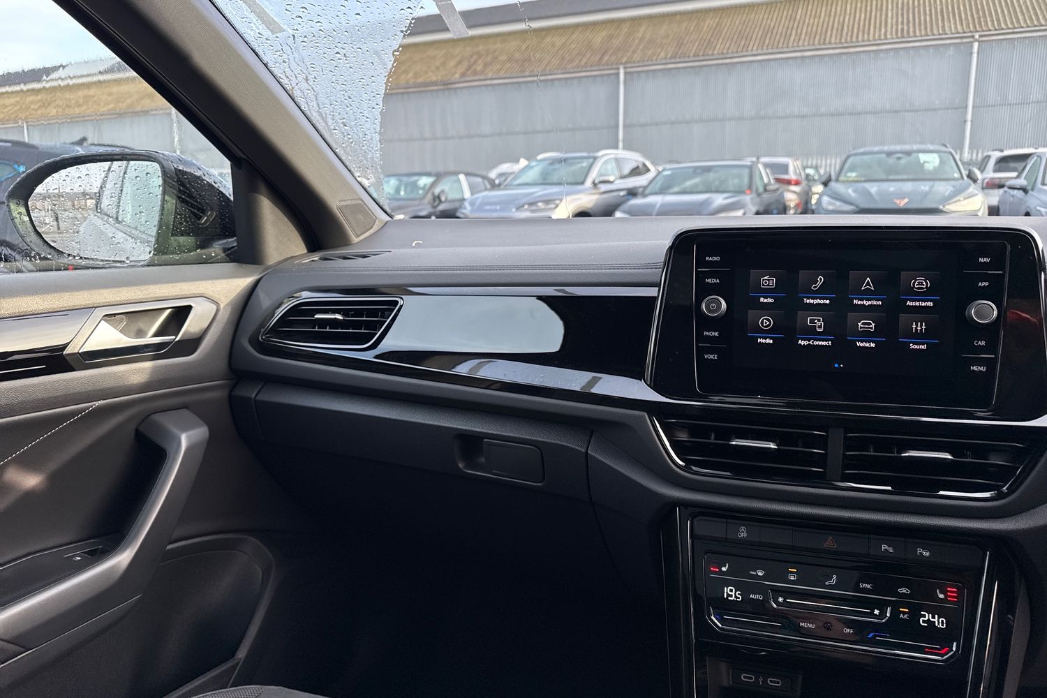 Used Volkswagen T-Roc 2025 for sale - 76985295: Photo 19