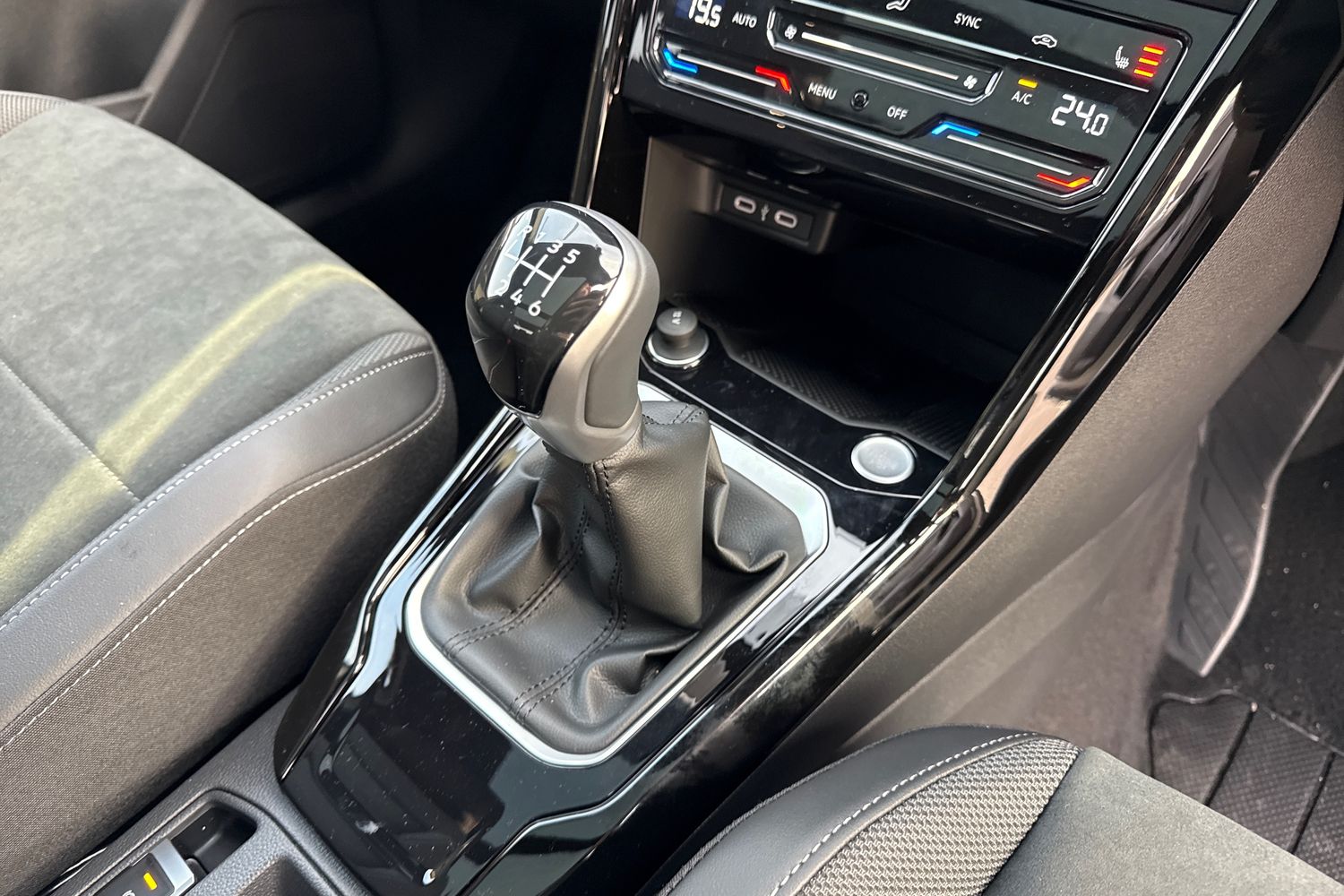 Used Volkswagen T-Roc 2025 for sale - 76985295: Photo 22