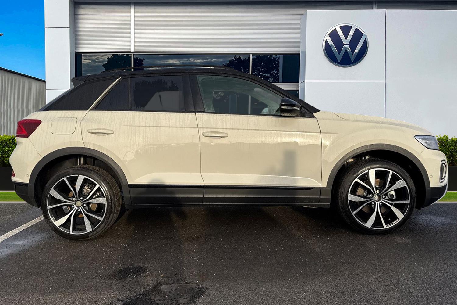 Used Volkswagen T-Roc 2025 for sale - 76985295: Photo 3