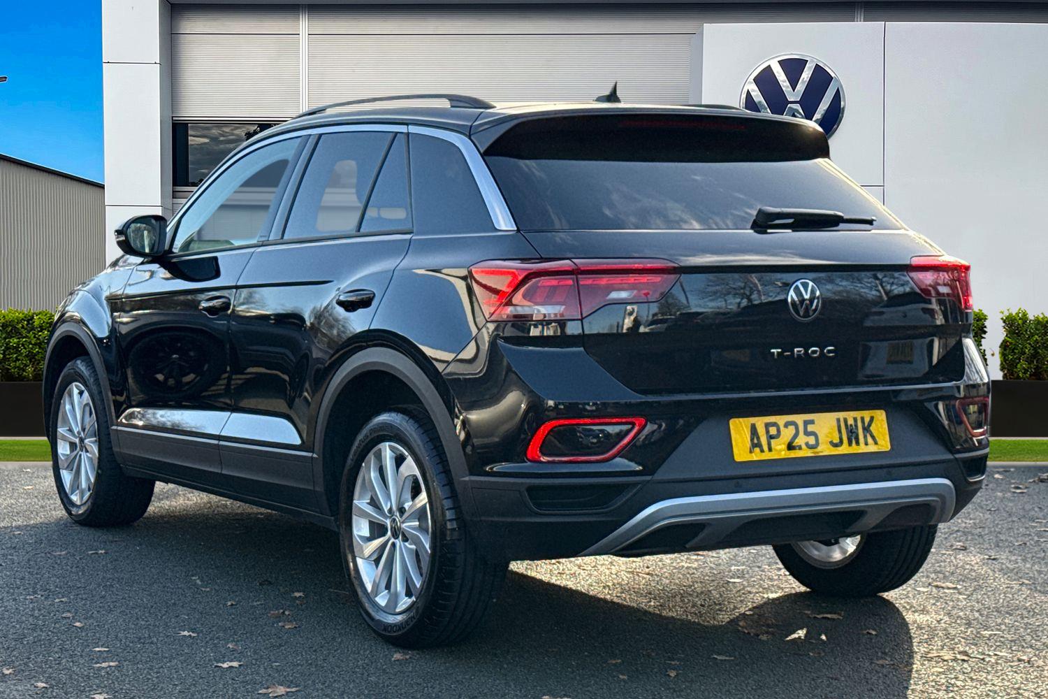 Used Volkswagen T-Roc 2025 for sale - 76896224: Photo 2