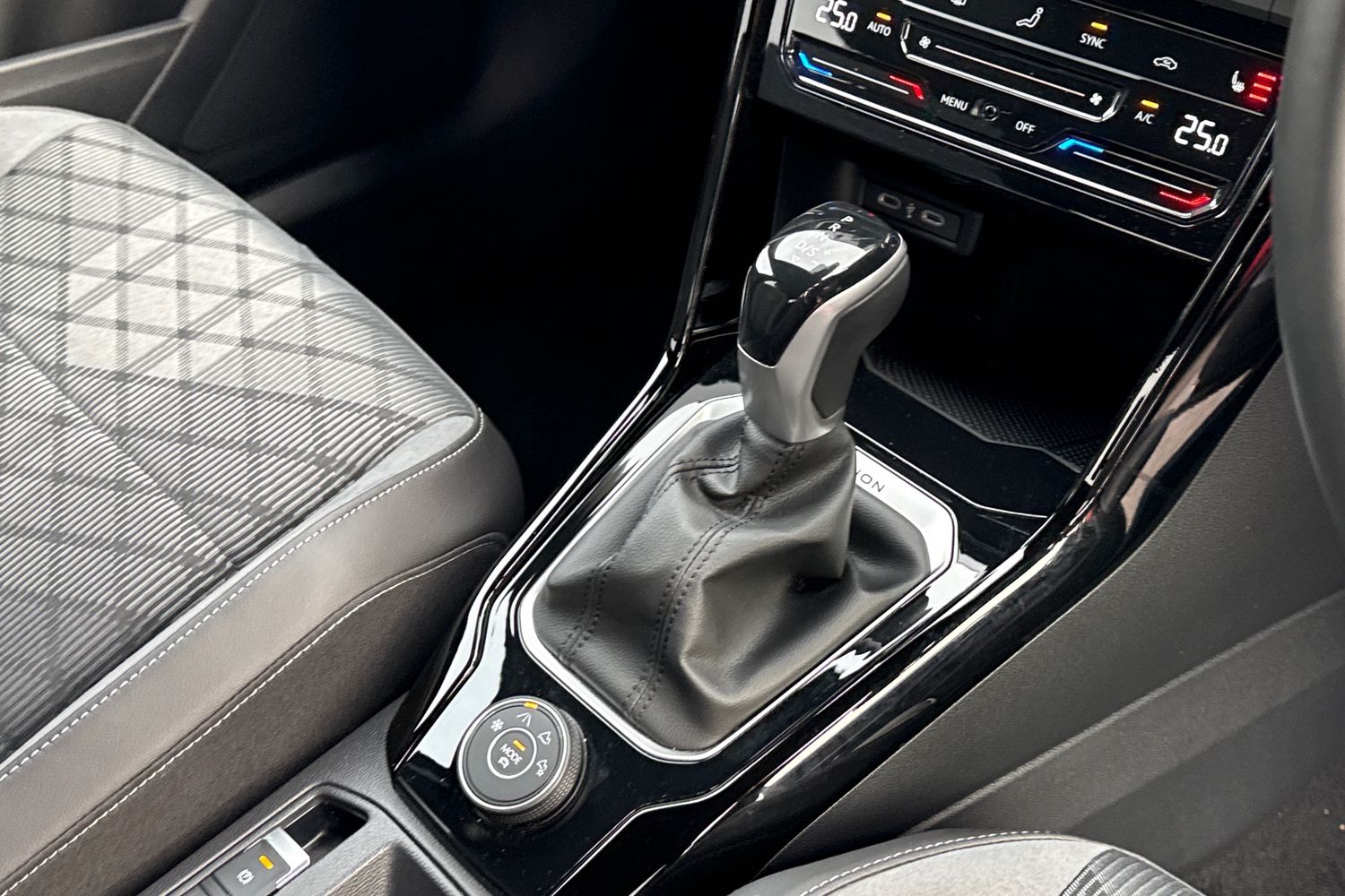 Used Volkswagen T-Roc 2024 for sale - 77199603: Photo 23