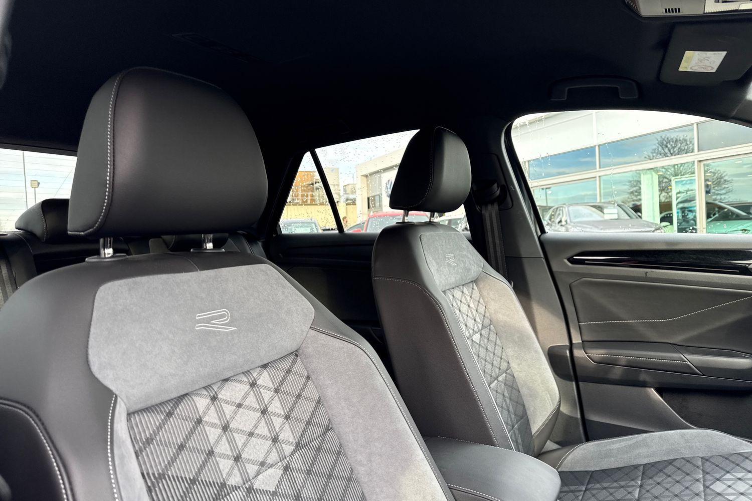 Used Volkswagen T-Roc 2024 for sale - 77199603: Photo 24