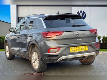 Used Volkswagen T-Roc 2023 for sale - 77052202: Photo