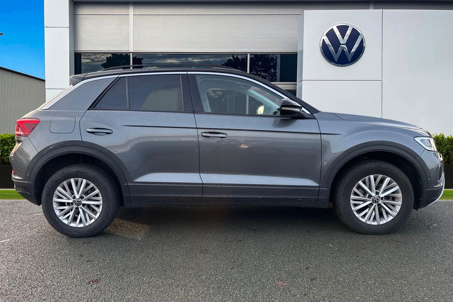 Used Volkswagen T-Roc 2023 for sale - 77052202: Photo 3