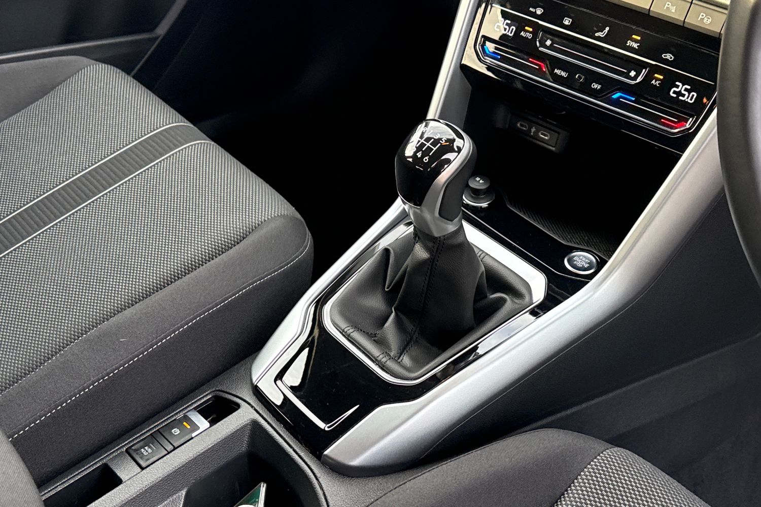 Used Volkswagen T-Roc 2024 for sale - 77172675: Photo 22