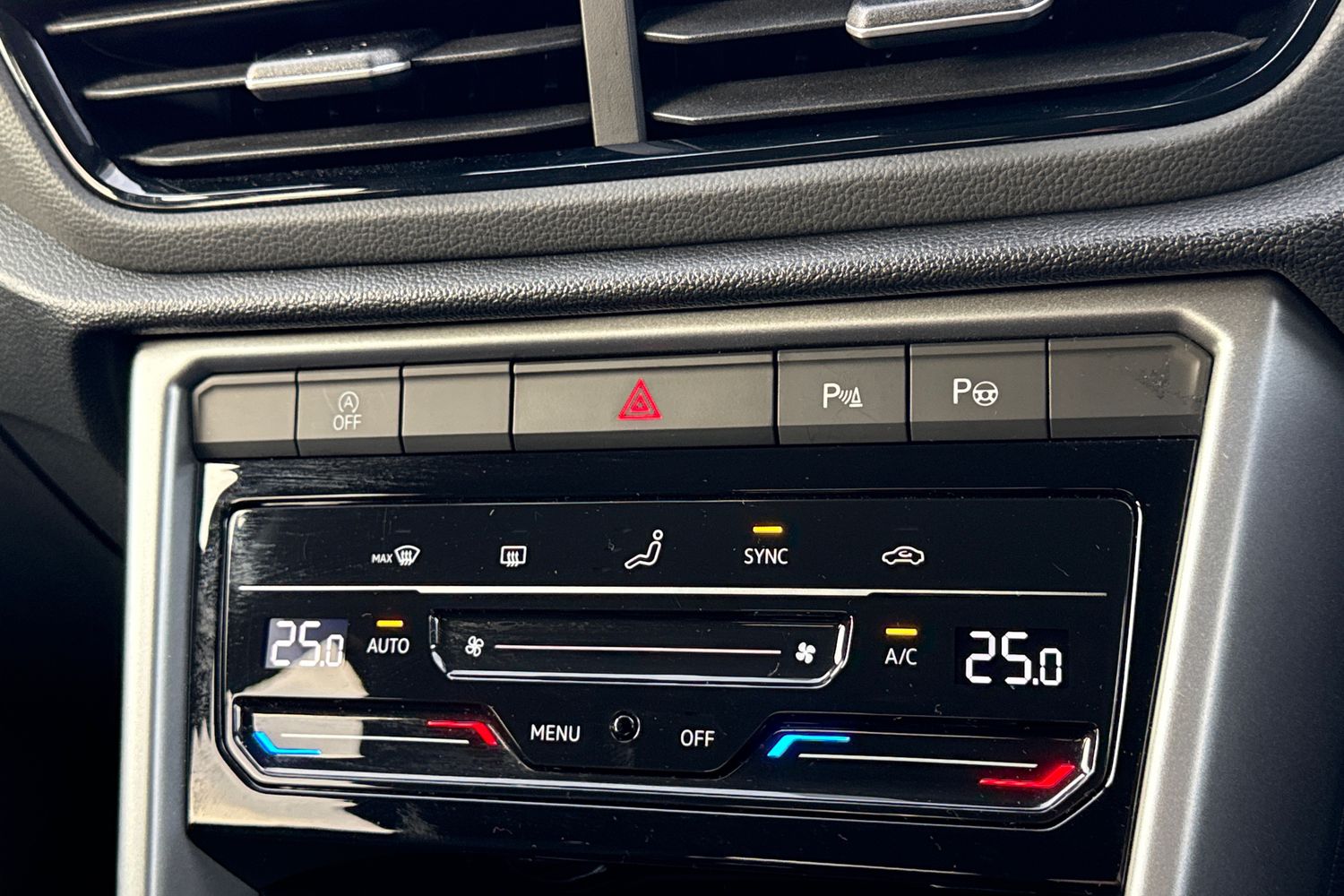 Used Volkswagen T-Roc 2024 for sale - 77172675: Photo 32