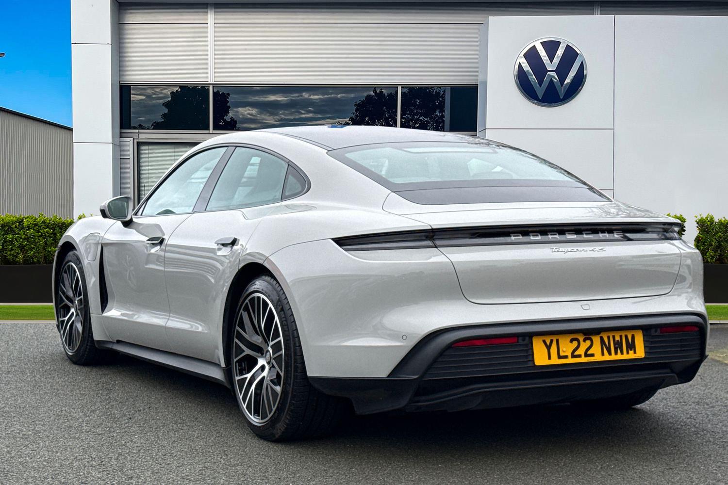 Used Porsche Taycan 2022 for sale - 78155125: Photo 2