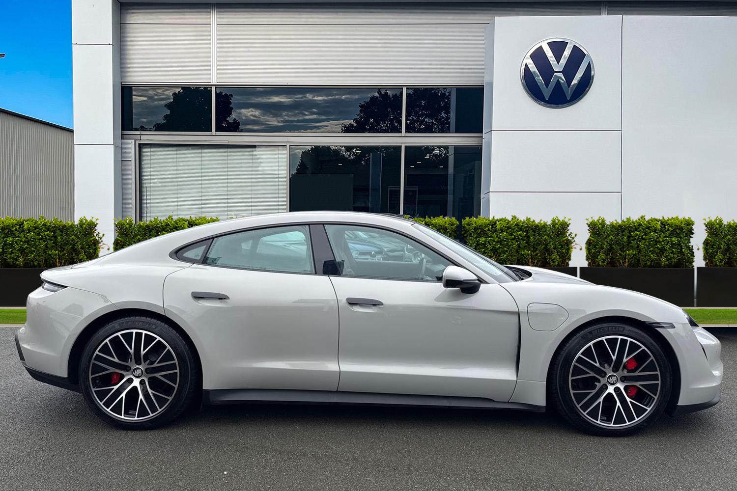 Used Porsche Taycan 2022 for sale - 78155125: Photo 3