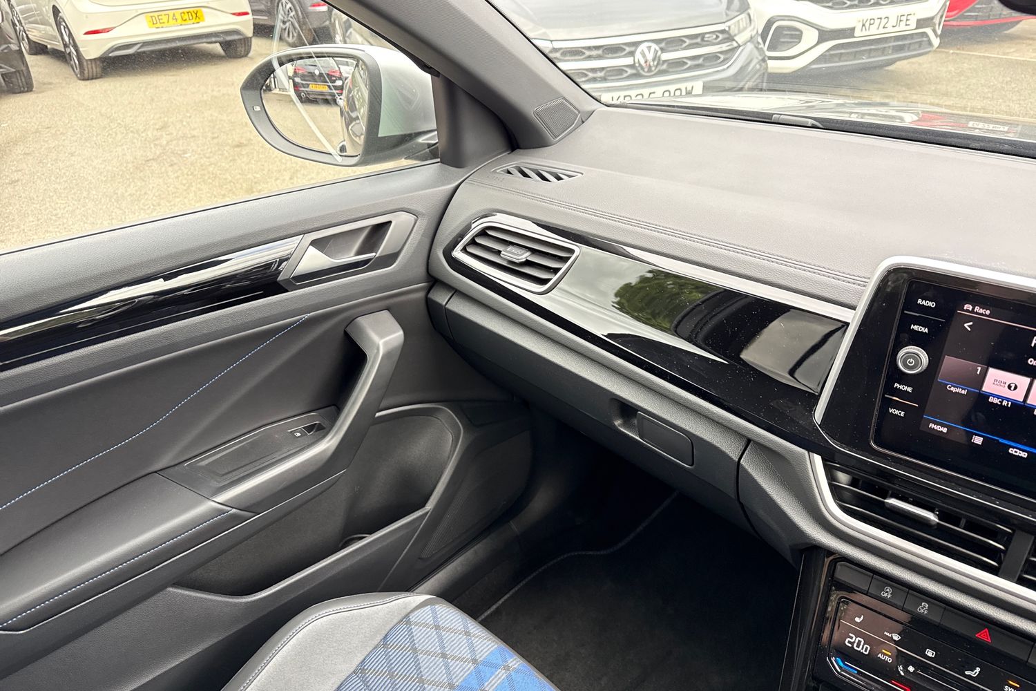 Used Volkswagen T-Roc 2024 for sale - 76090253: Photo 20