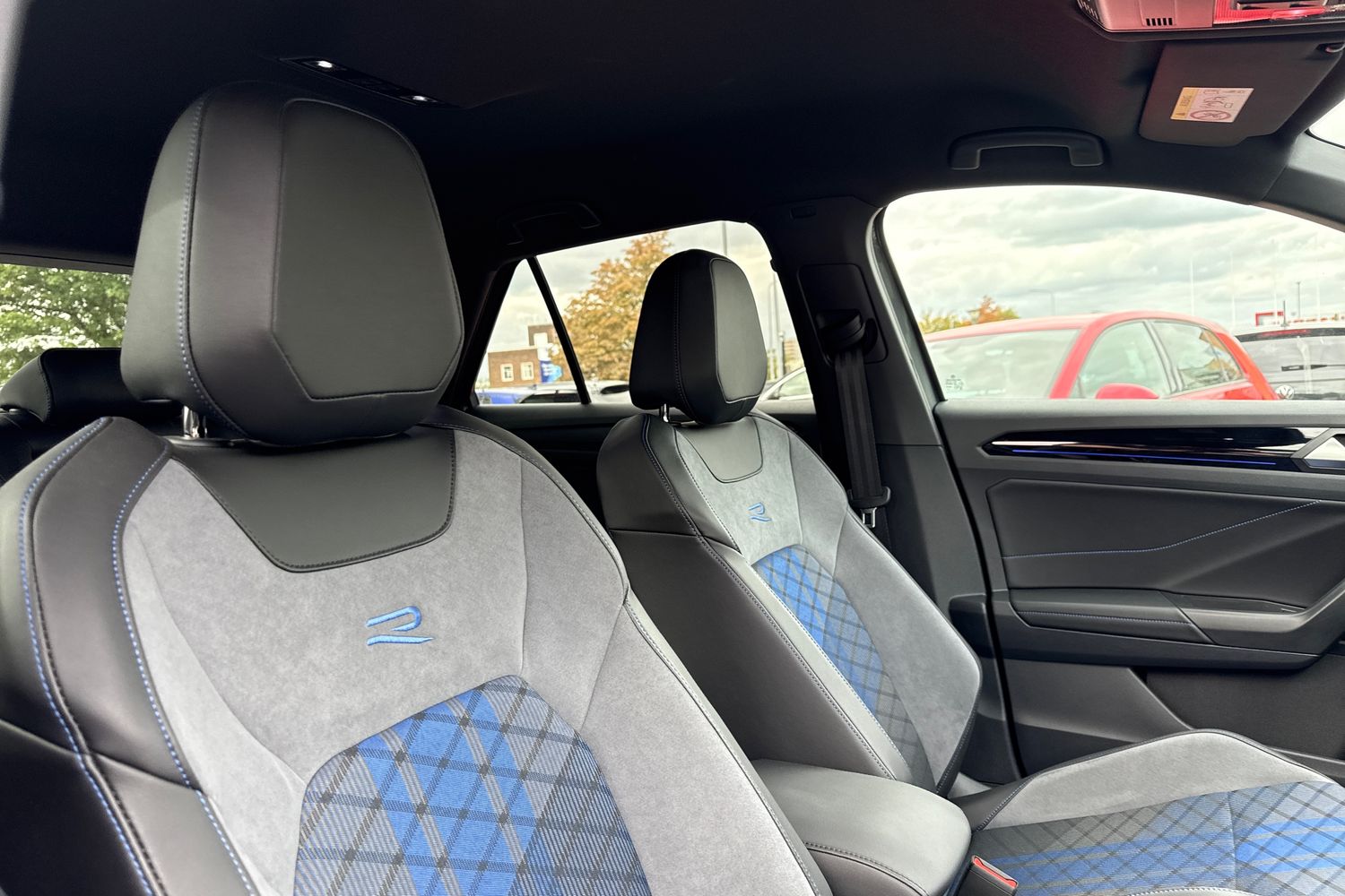 Used Volkswagen T-Roc 2024 for sale - 76090253: Photo 24
