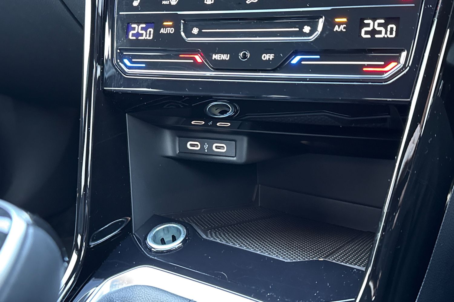 Used Volkswagen T-Roc 2024 for sale - 76374723: Photo 35