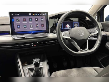 Used Volkswagen Golf 2024 for sale - 76469281: Photo