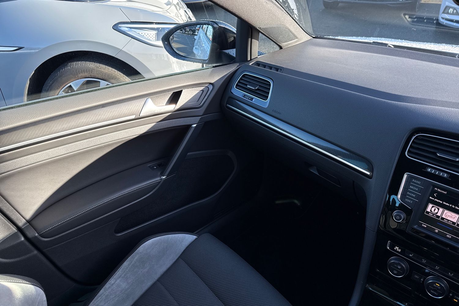 Used Volkswagen Golf 2017 for sale - 77135289: Photo 20