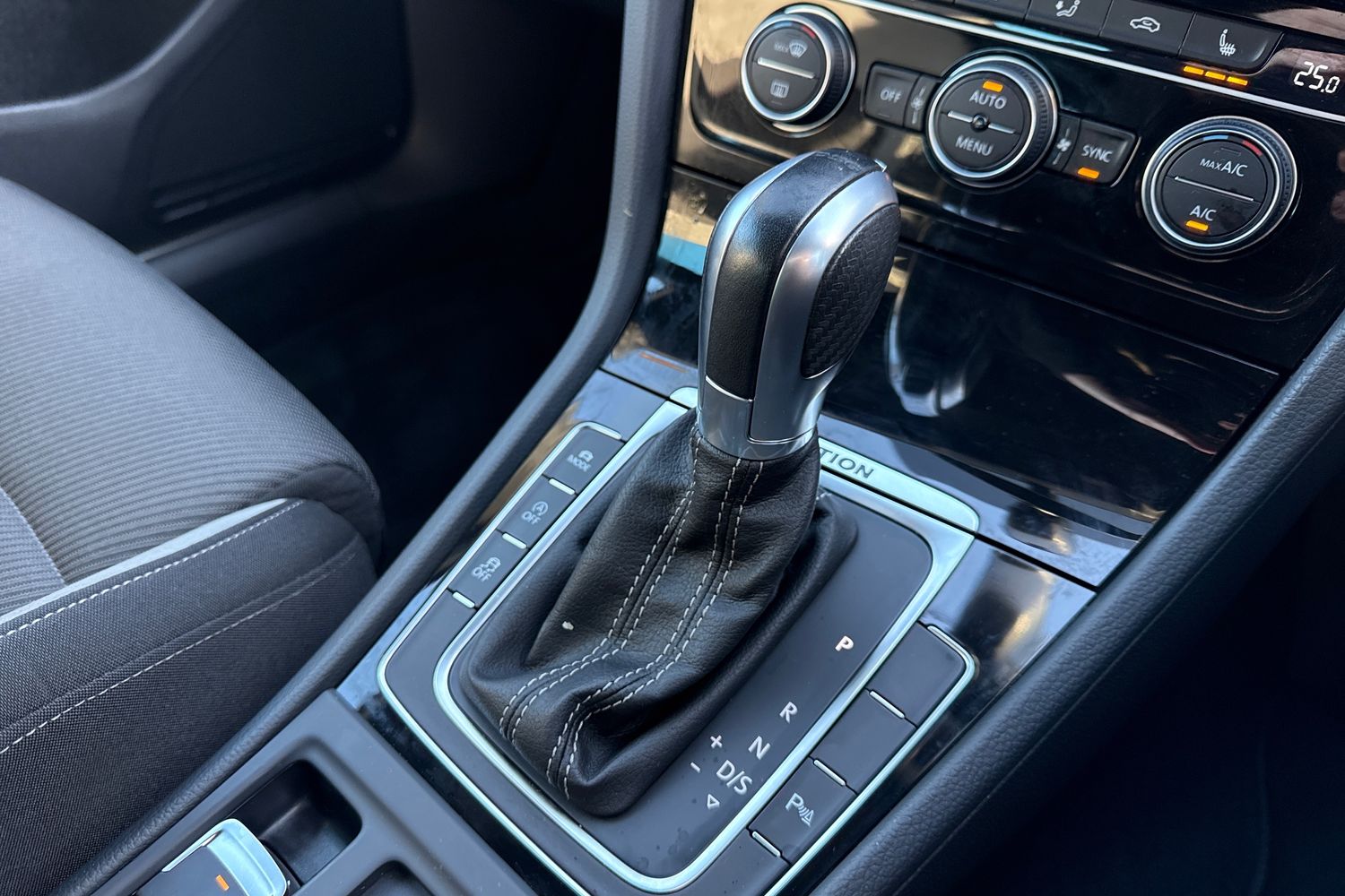 Used Volkswagen Golf 2017 for sale - 77135289: Photo 23