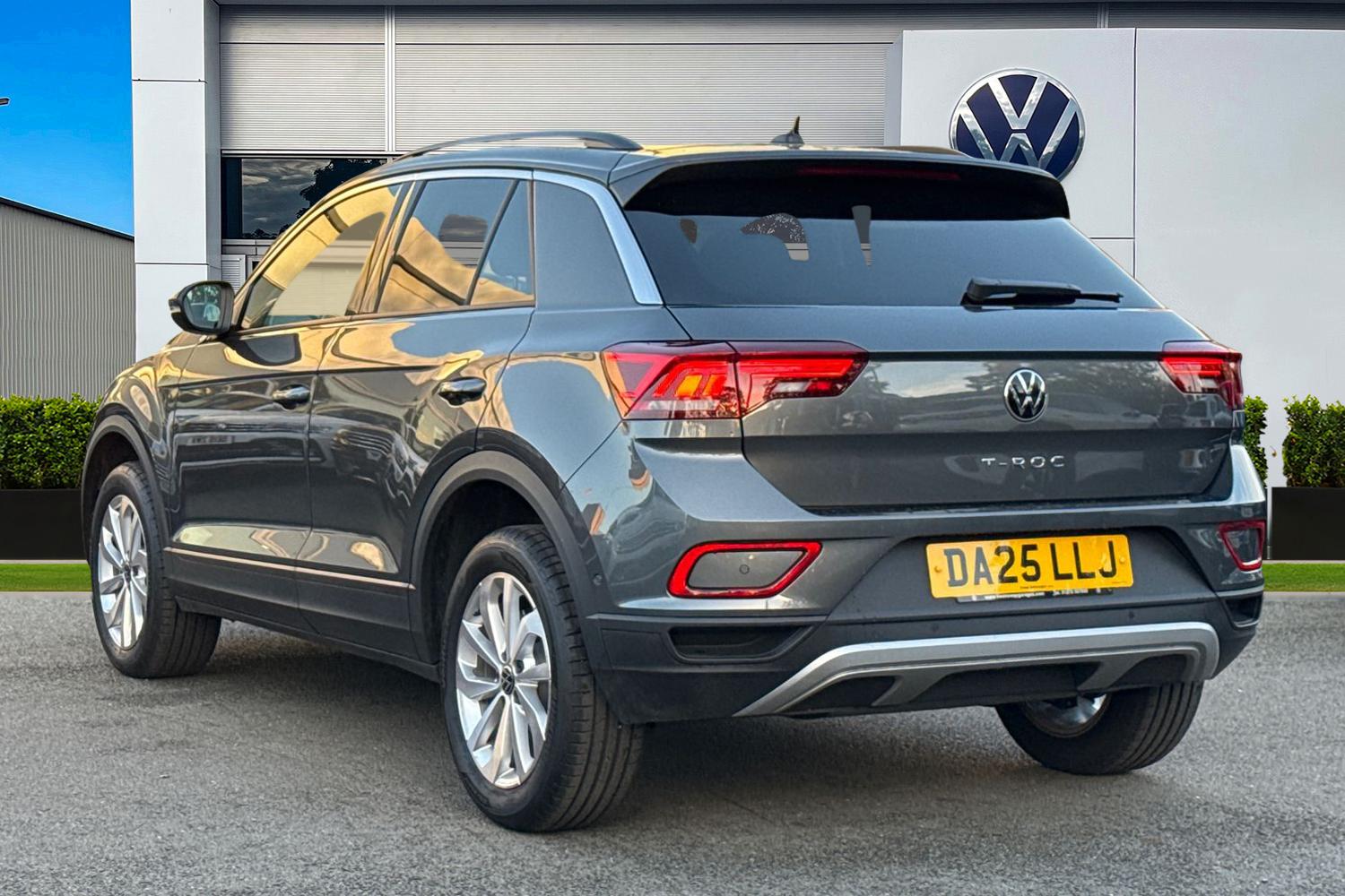 Used Volkswagen T-Roc 2025 for sale - 76411758: Photo 2