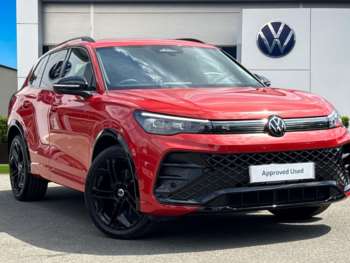 2024 - 2.0TDI ( 150ps ) DSG 2025MY R-Line | Black Styling Pack | Towbar 5-Door