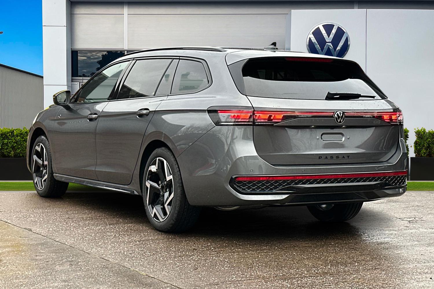 Used Volkswagen Passat 2025 for sale - 76421399: Photo 2