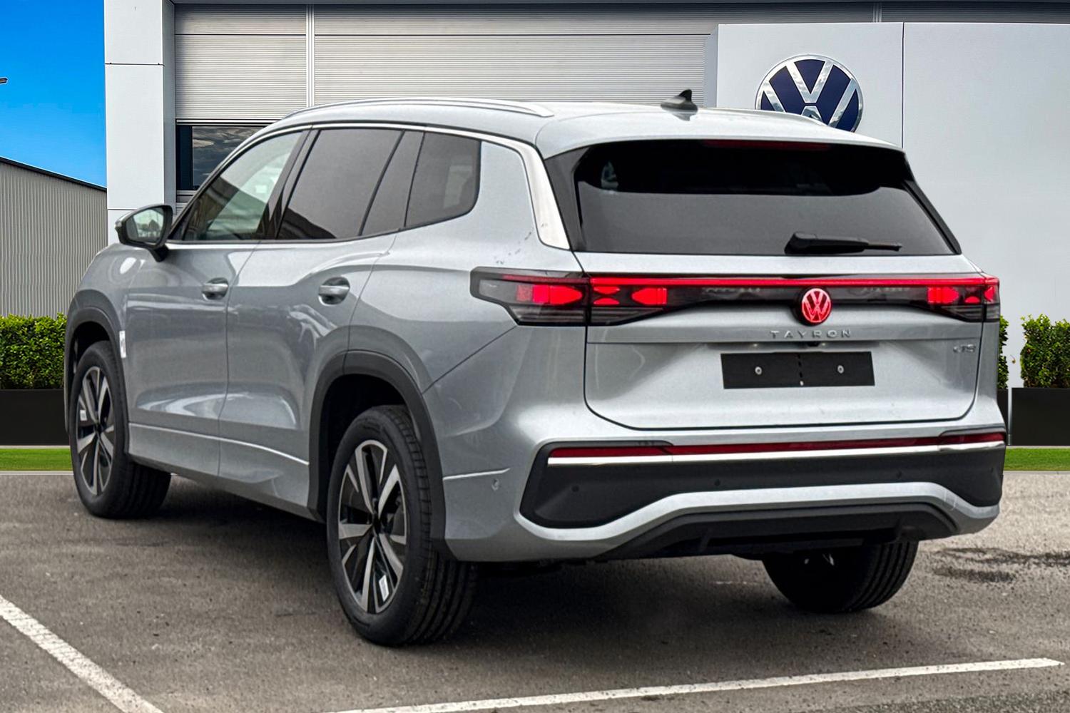 Used Volkswagen Touran 2026 for sale - 77319422: Photo 2