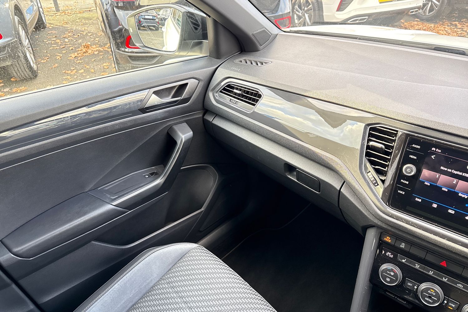 Used Volkswagen T-Roc 2019 for sale - 76902569: Photo 20