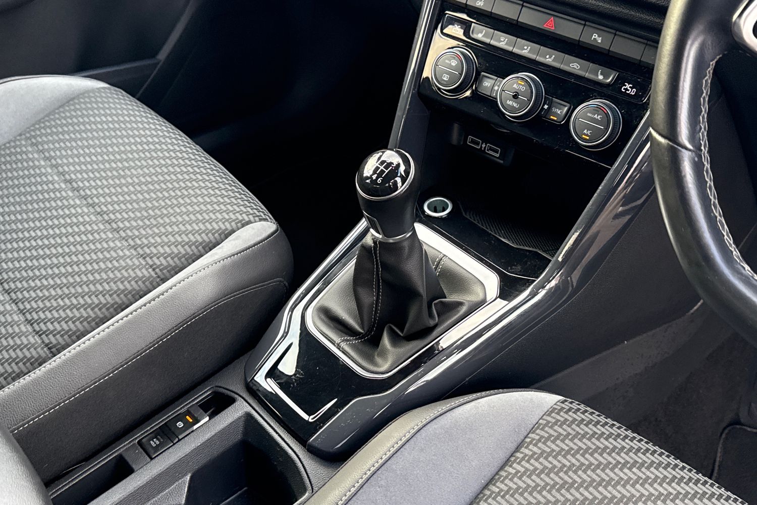 Used Volkswagen T-Roc 2019 for sale - 76902569: Photo 23