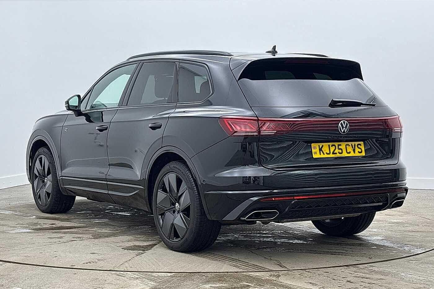 Used Volkswagen Touareg 2025 for sale - 77834846: Photo 3