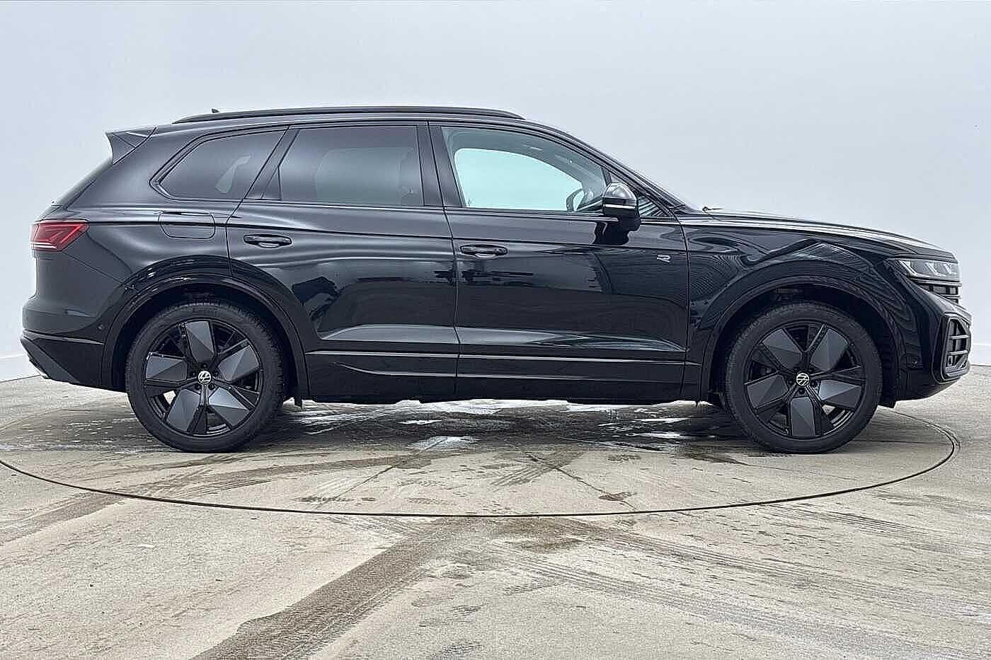 Used Volkswagen Touareg 2025 for sale - 77834846: Photo 4